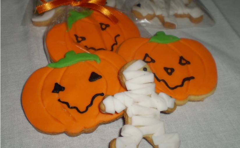 Biscoitos decorados para Halloween (fazemos os biscoitos sem lactose também)